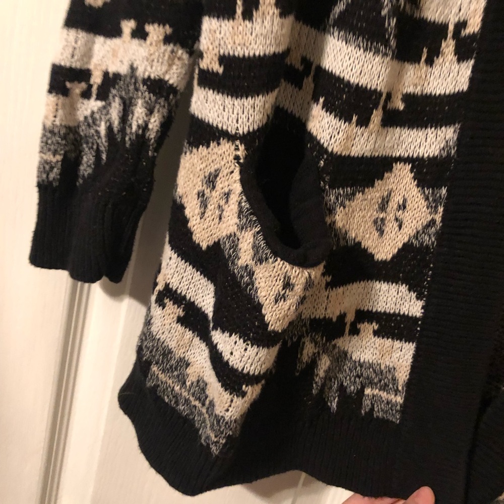 H&M Sweater - Picture 2 of 3